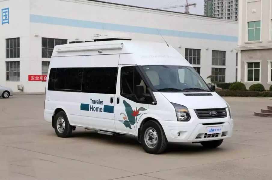 两款30万出头福特房车,满足3人吃住行,不同布局你喜欢哪款