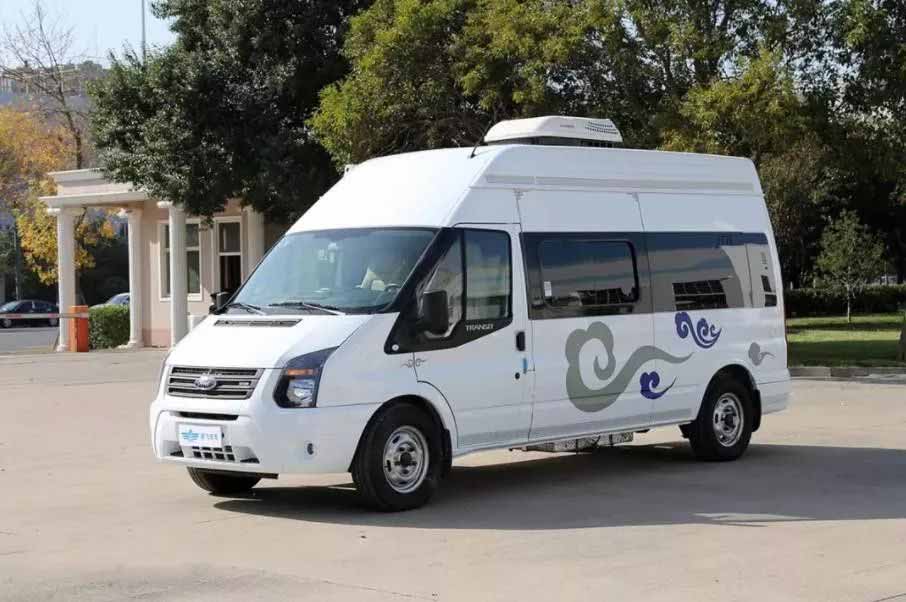 两款30万出头福特房车,满足3人吃住行,不同布局你喜欢哪款