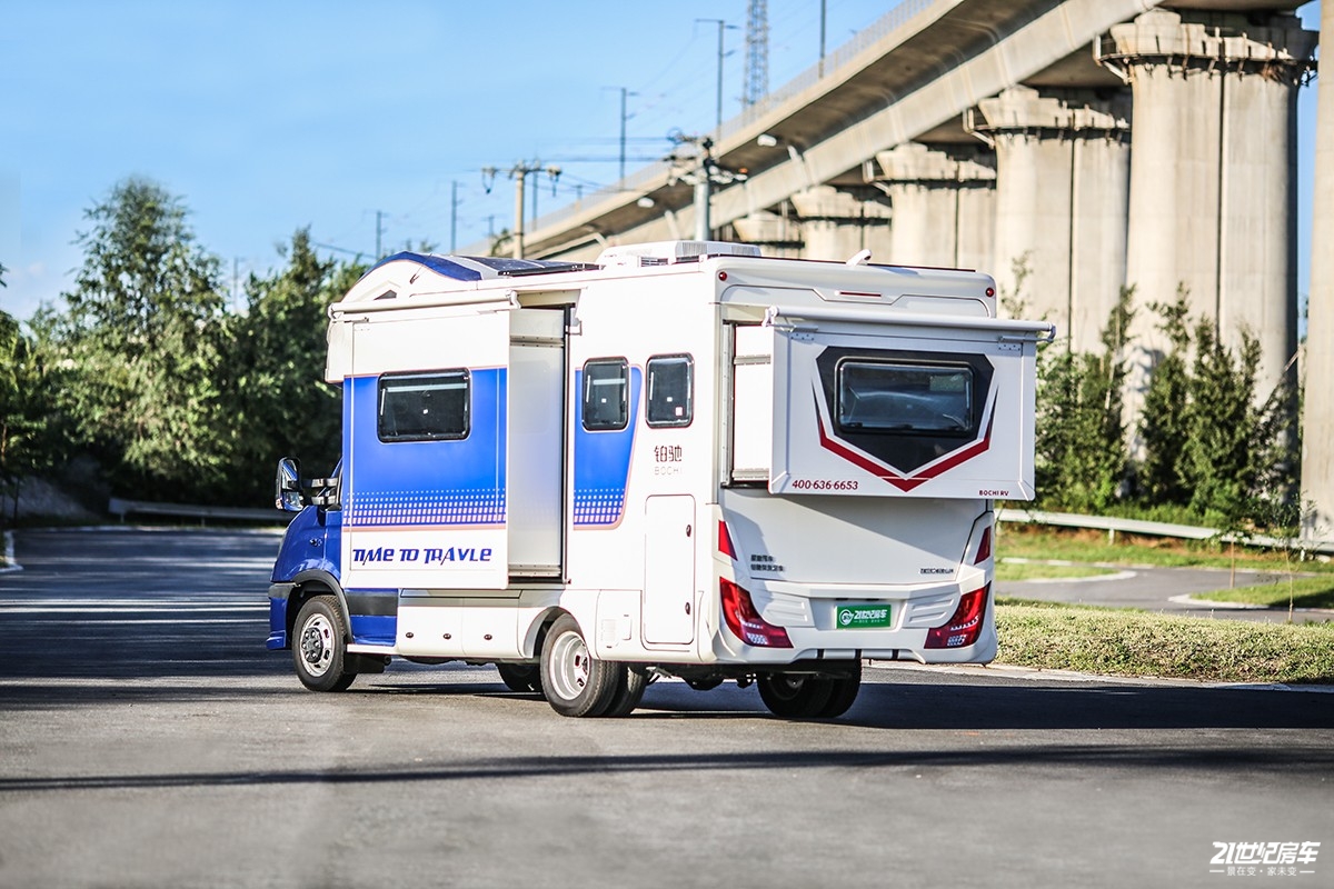 一款真正干湿分离卫生间的国产房车！铂驰铂钻BS01房车